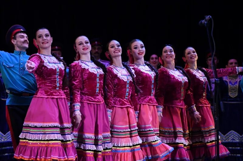 русские просторы - ансамбль донских казаков. квасова. песни ансамбля имени квасова. донские казаки ансамбль. песни ансамбля имени квасова.