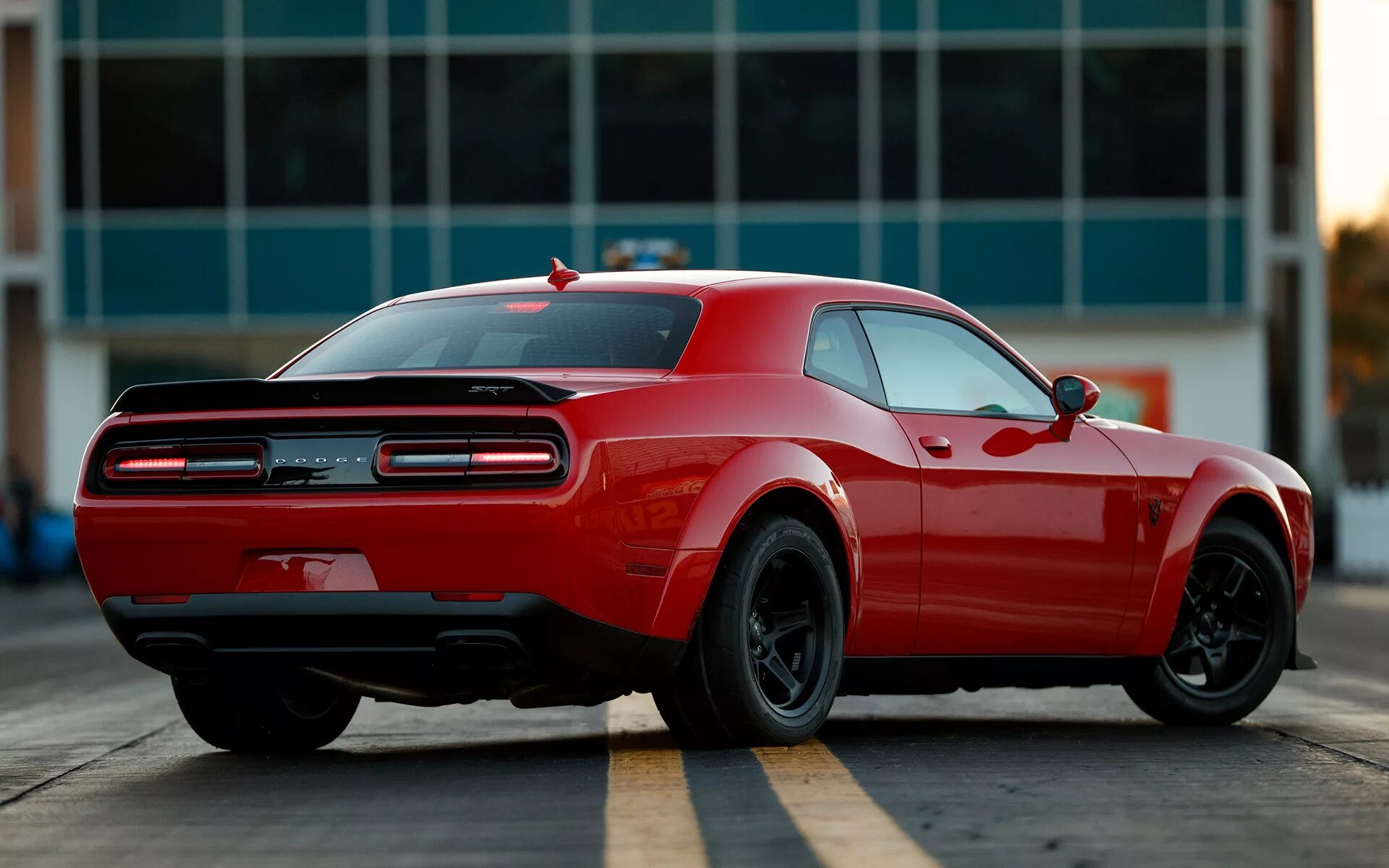 Dodge challenger demon характеристики. Додж челленджер демон. dodge challenger срт. dodge challenger 2018. dodge challenger srt demon 2018.