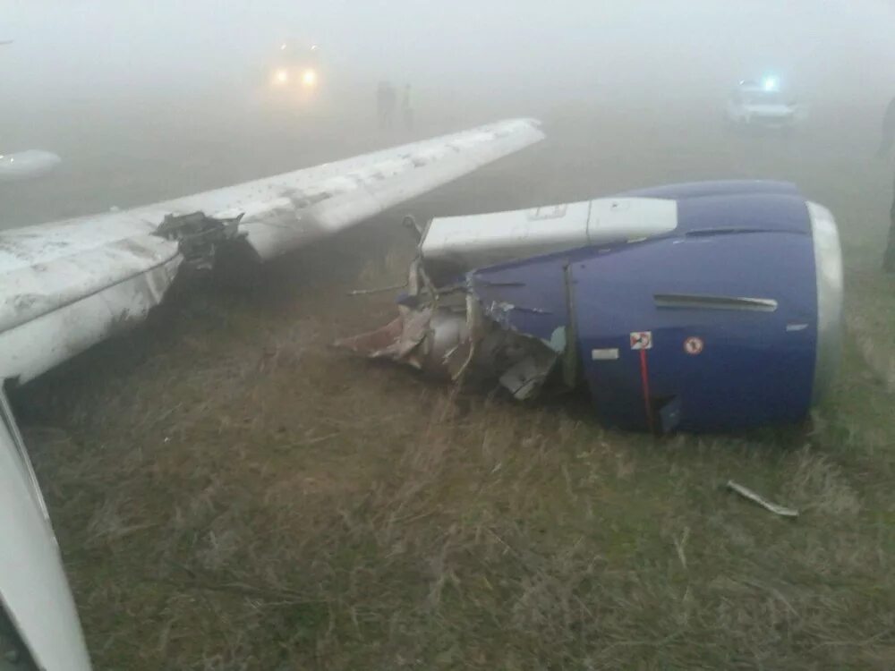 Аварийная посадка боинг. Аэропорт усинск боинг 737. Аварийная посадка боинг. Боинг 757 dhl крушение. Аварийная посадка боинг.