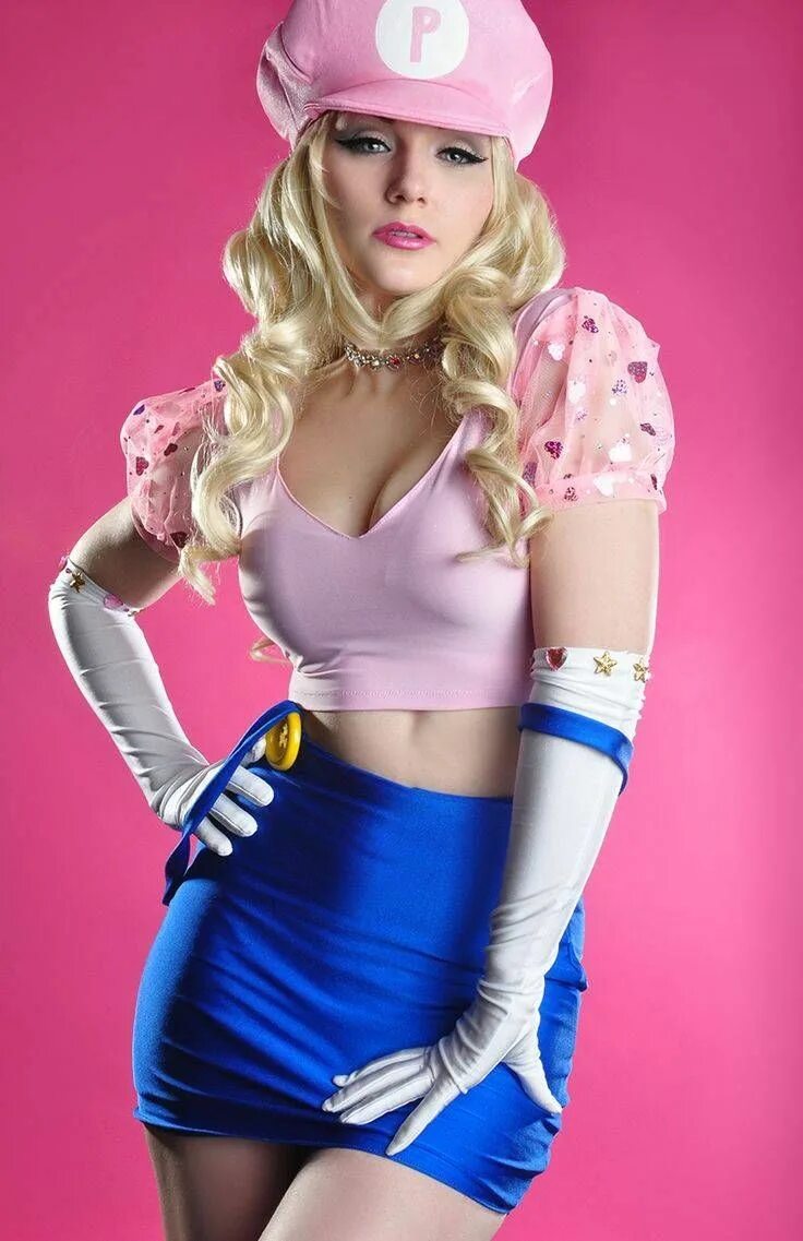 Hot princes. Сноу косплеер. Белоснежка косплей. Жасмин принцесса дисней портрет. Trisha khalid.