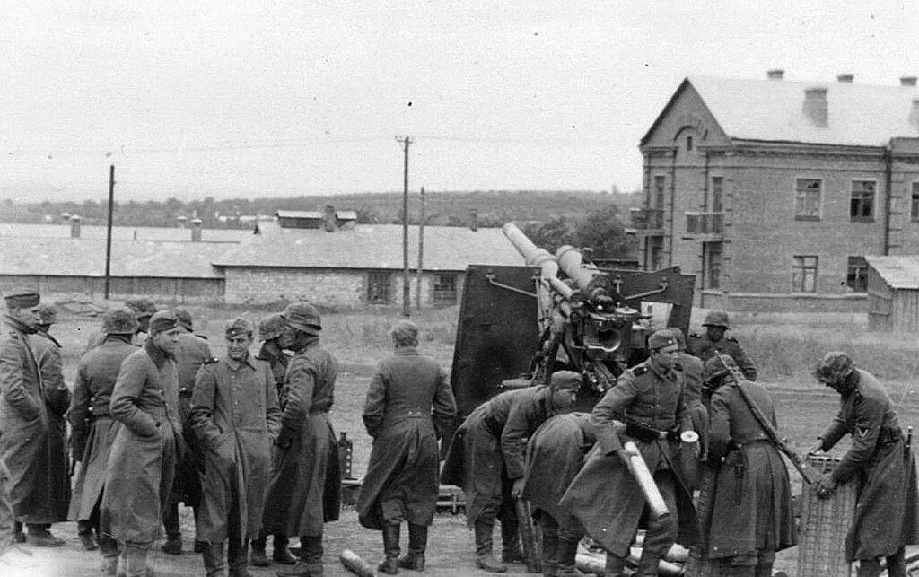 Утечка немецких военных. Немцы в Мариуполе 1941. Херсон вторая мировая. Херсон в годы второй мировой. Немецкие войска Херсон.