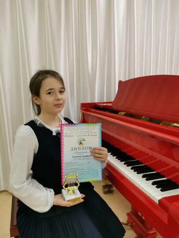 Конкурс юных исполнителей. Пианистка. конкурс пианистов.