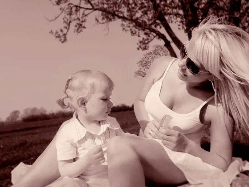 винцестиэль. мать учит. трое ребят. мама и дочка подросток поцелуй. тройничок с дочерью.