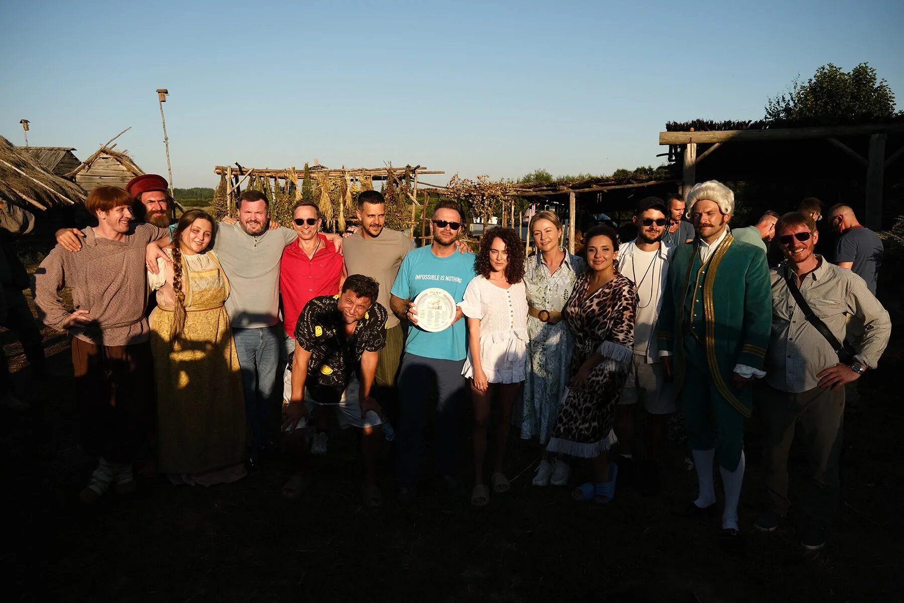 Царь иван васильевич гифка. Кино деревня в псковской области. Холоп иван васильевич. Съемки в пушкинских горах. Холоп милош.