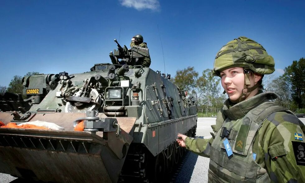 Как отразилась на военном. Военная техника Швеции. Учения Швеции. Армия Швеции техника. Военные учения Швеции.