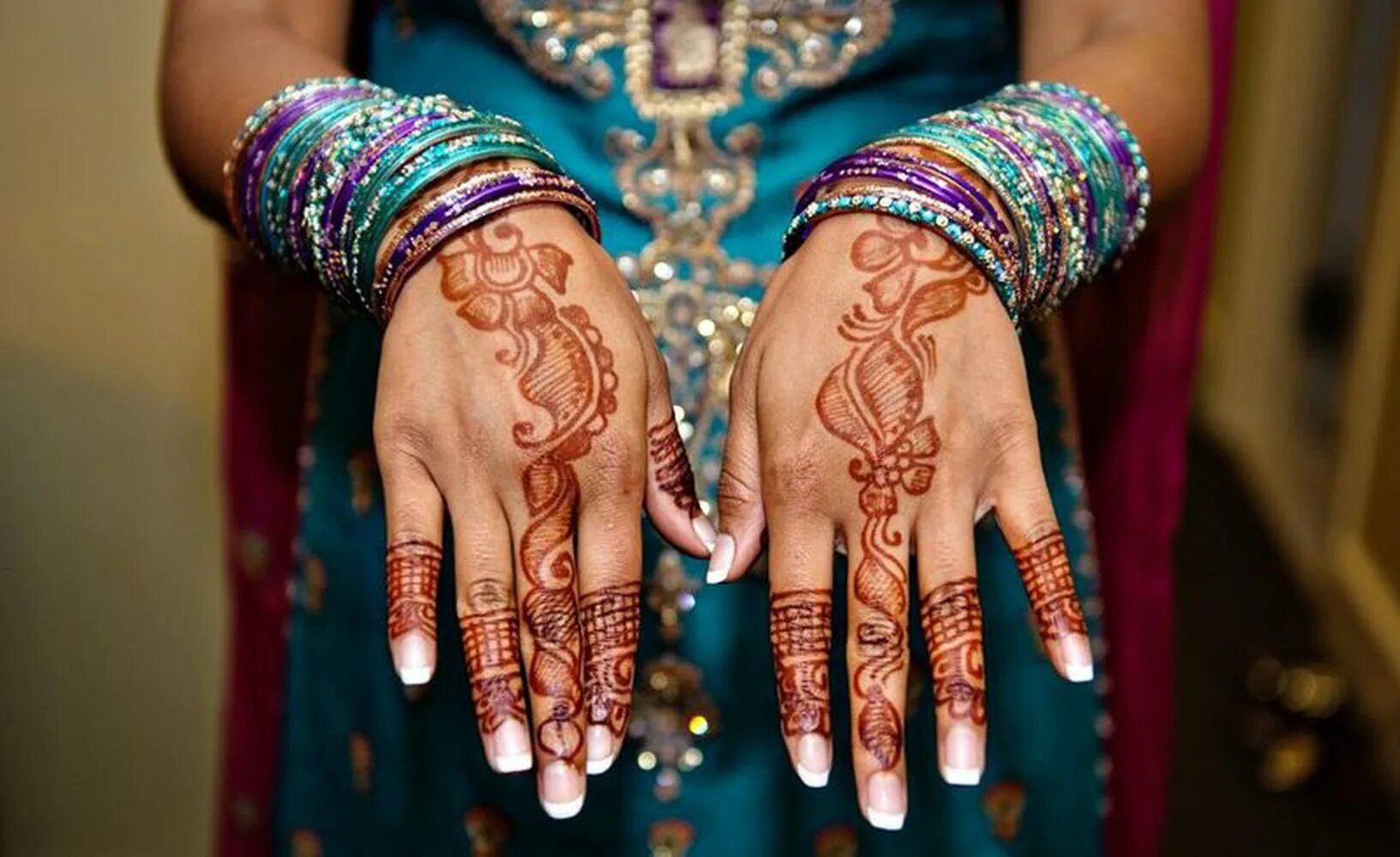 Самые длинные ногти в мире шридхар чиллал. Роспись хной индия. Шридхар чиллал. Индусы ногти. Шридхар чиллал.