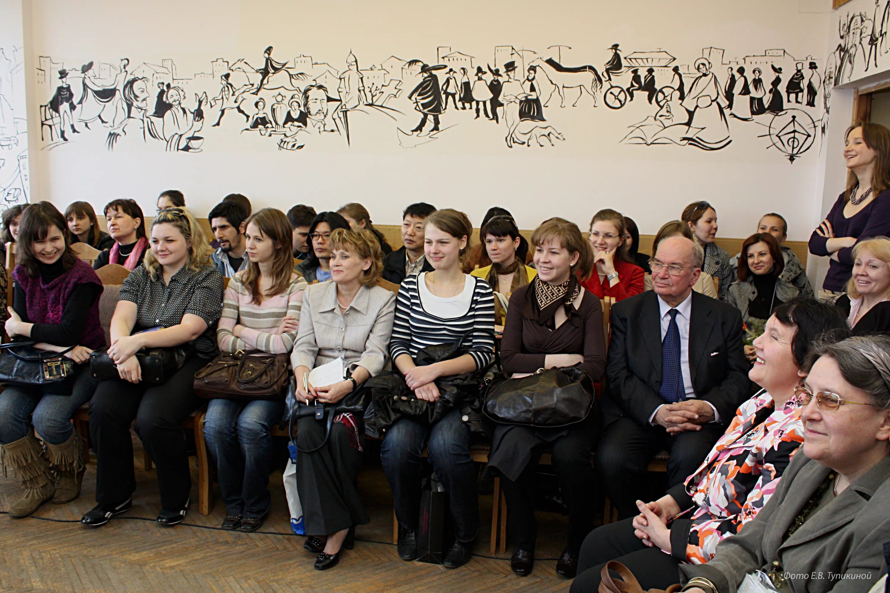 Московские университеты филологический факультет. Филологический факультет мгу здание. Филологический факультет мгу им ломоносова. Гуманитарный корпус мгу. Филфак мгу.