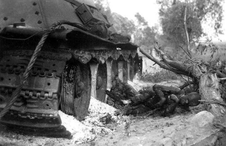 Soviet soldier who died before having the chance to use the white flag of surren