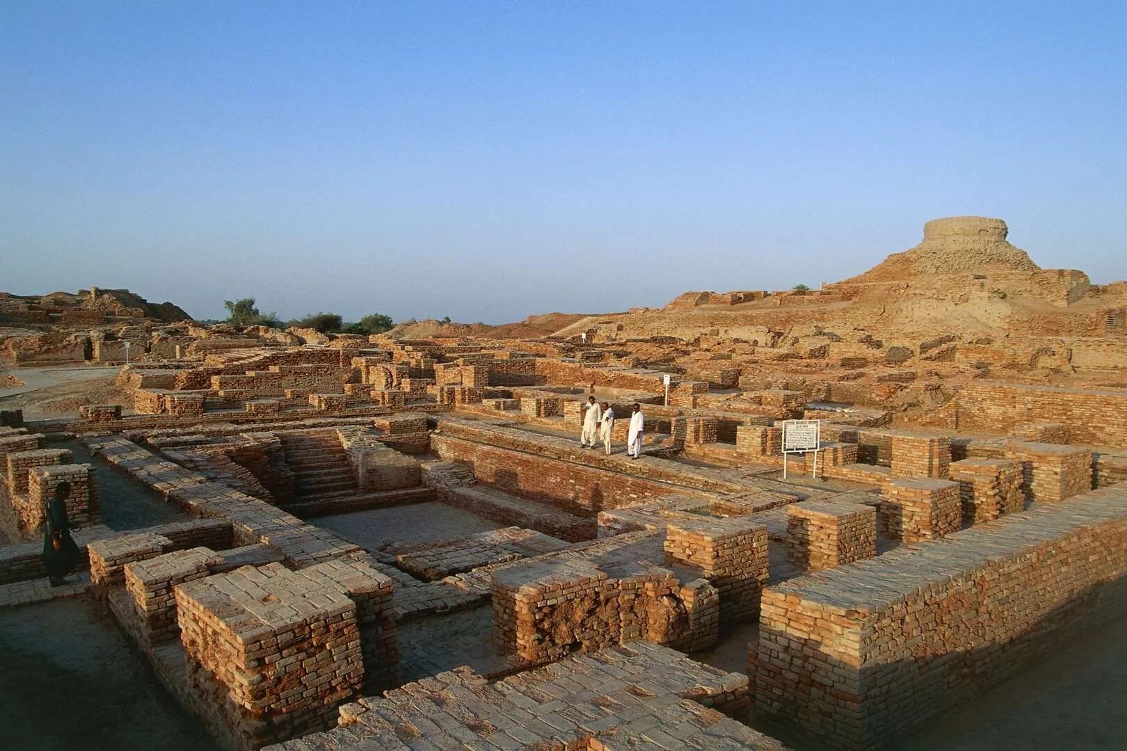 Мохенджо Даро древний город. Древняя Индия Хараппская цивилизация. Мохенджо Даро бассейн. Руины Мохенджо Даро.