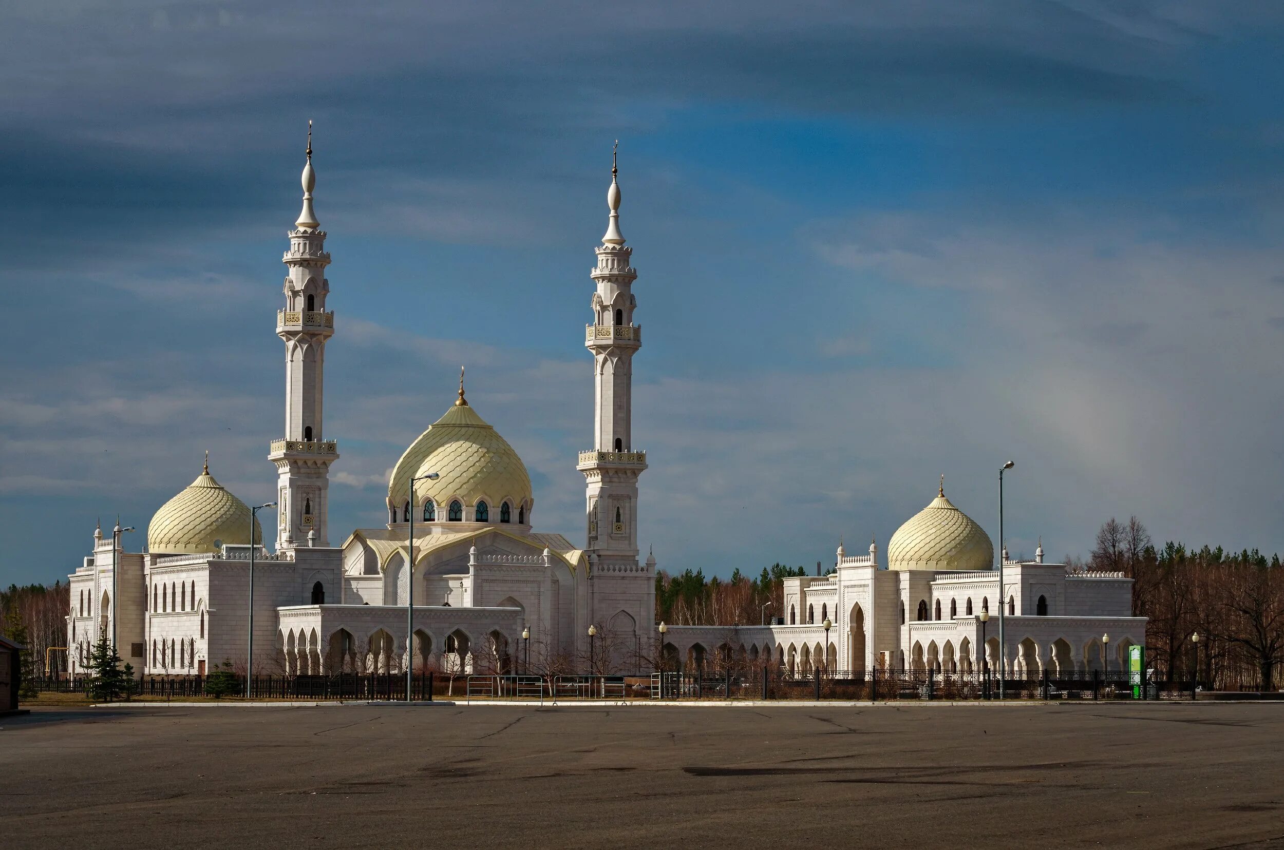 Фото мечети булгар. Казань белая мечеть в булгаре. Фото мечети булгар. Белая мечеть болгар. Белая мечеть болгар татарстан.