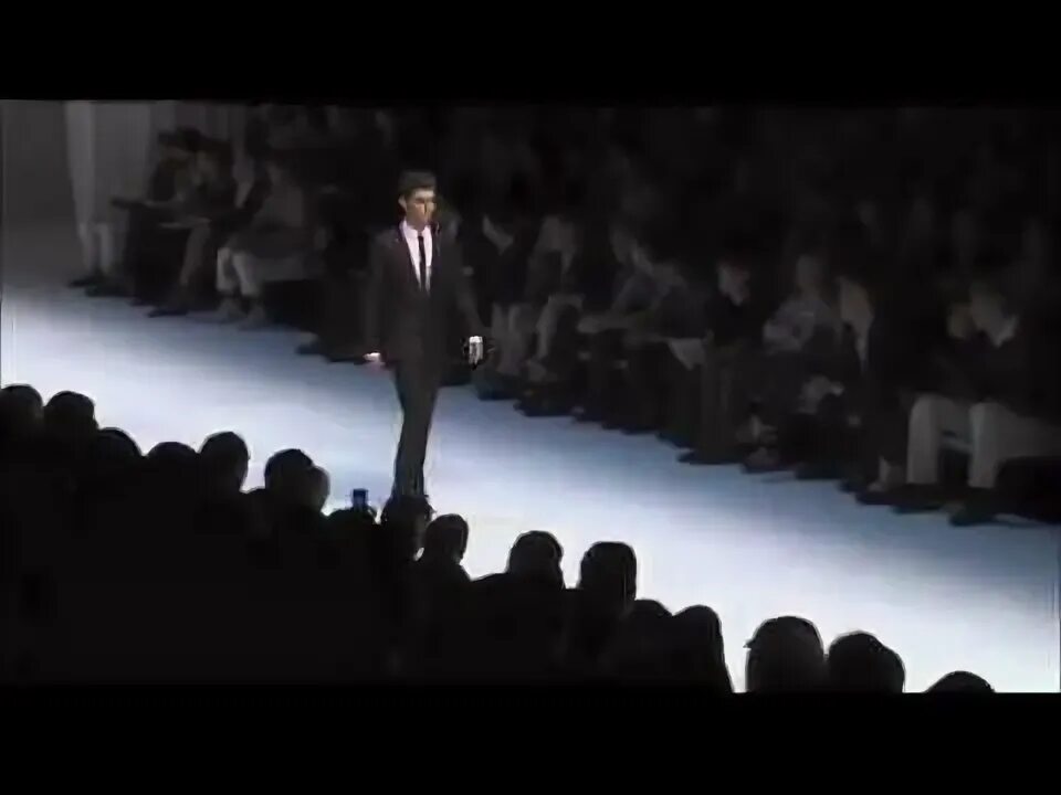 Песня runway walk