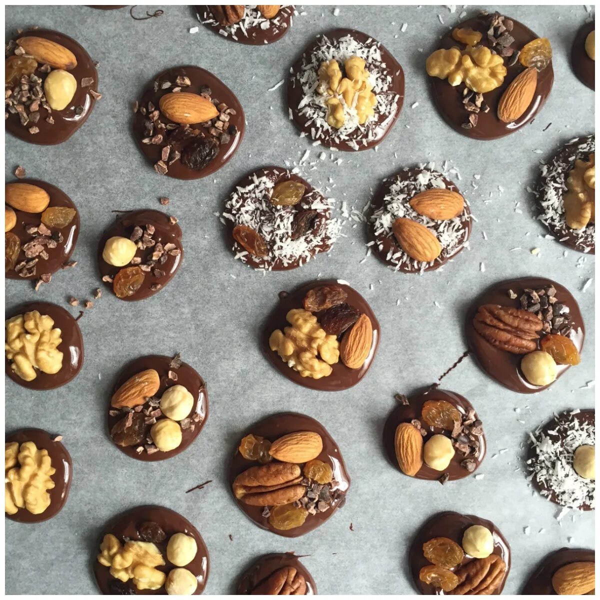 шоколад с орехами. шоколад с фундуком.