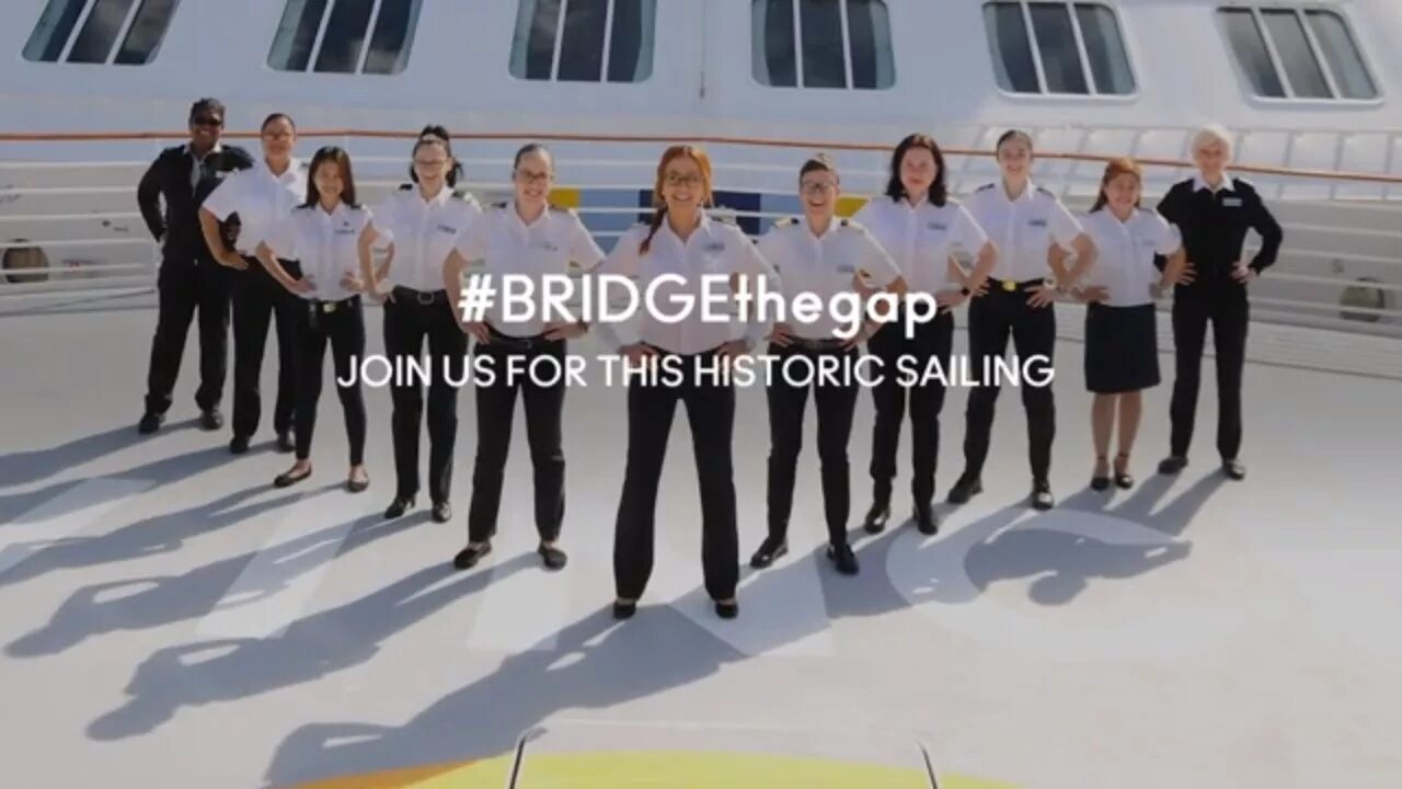 Crew работа. Норвежский круизный лайнер стюарды. менеджер селебрити. ship crew. работа на круизных лайнерах вакансии 2025.