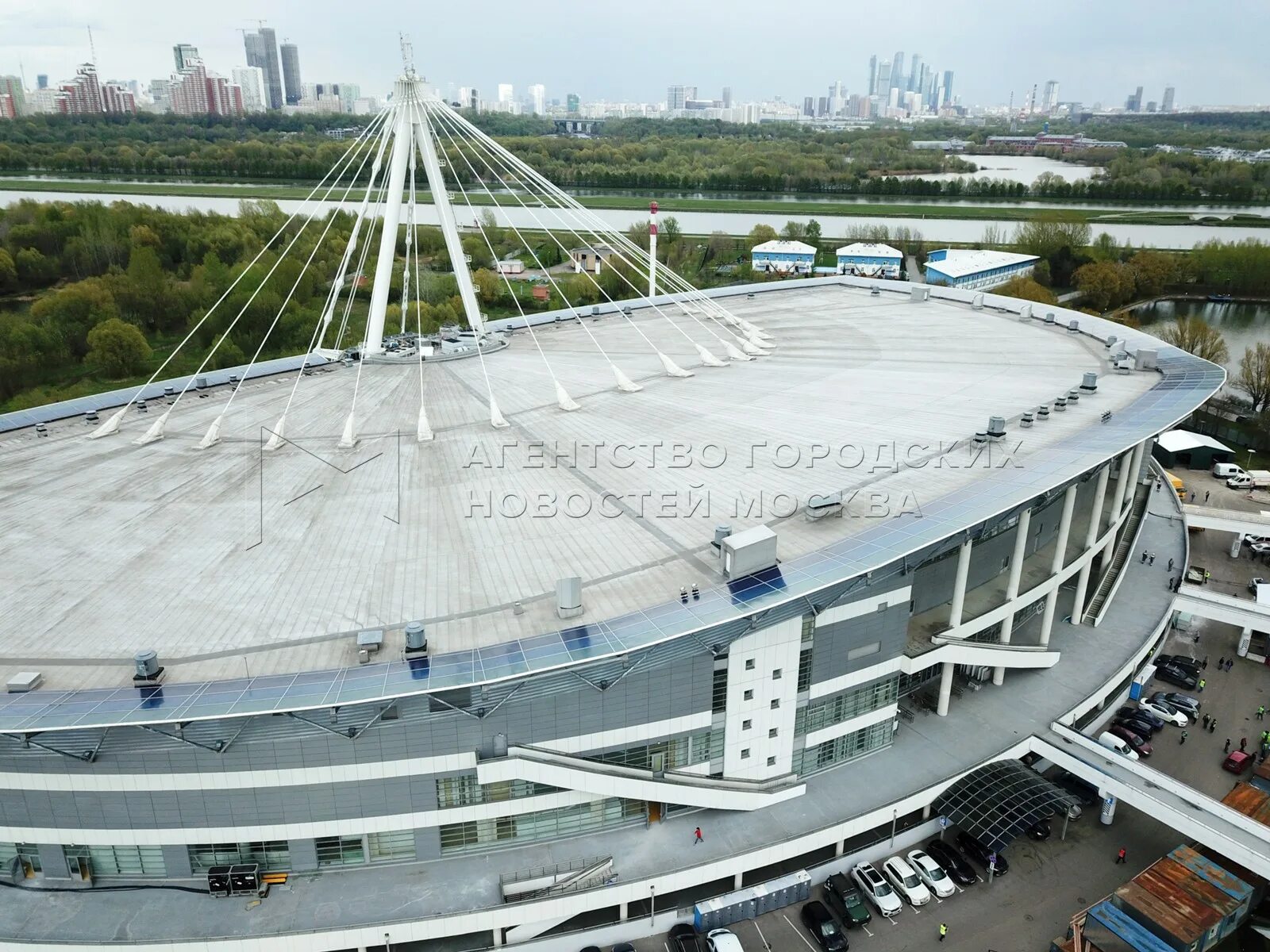 Стадион крылатское. Ледовый дворец Крылатское. Ледовый стадион Крылатское. Конькобежный центр Крылатское. Ледовый дворец Крылатское 2022.