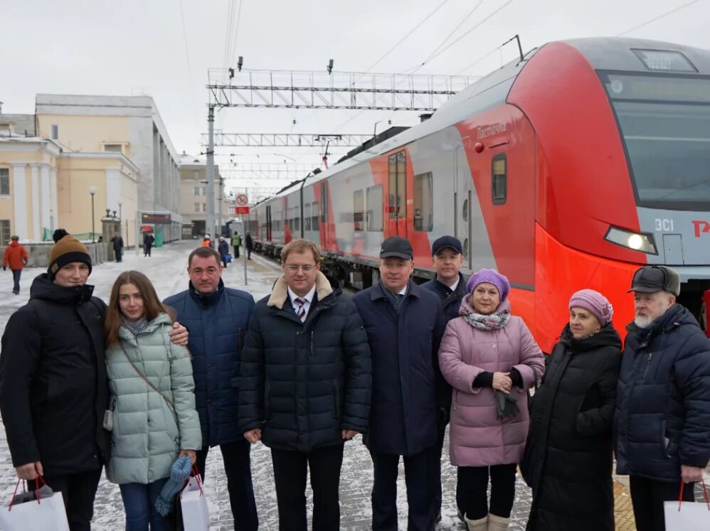 Свердловская ржд. Ржд пермь екатеринбург ласточка. поезд ласточка пермь-екатеринбург. ржд свердловская железная дорога. поезд ласточка тюмень.