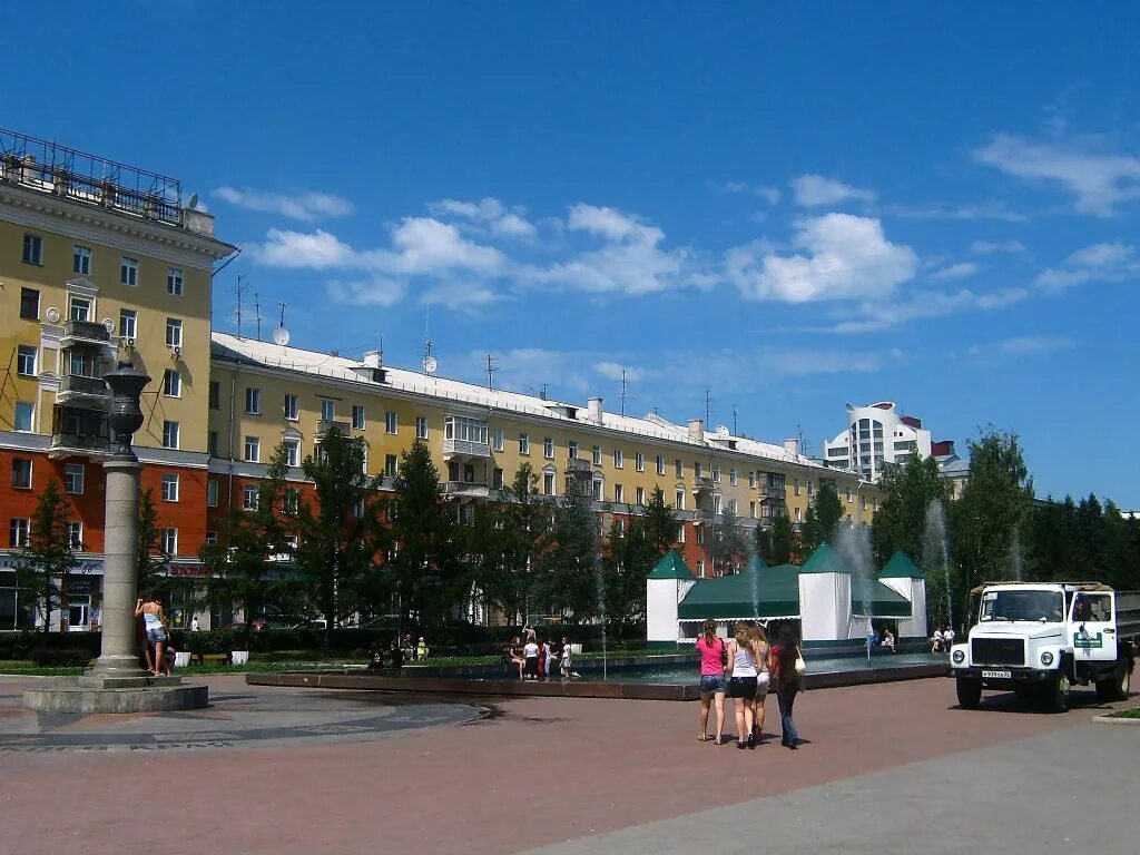 Где в барнауле можно сделать. Площадь города Барнаул. Площадь ветеранов город Барнаула. Пл ветеранов Барнаул. Фонтан на площади ветеранов Барнаул.