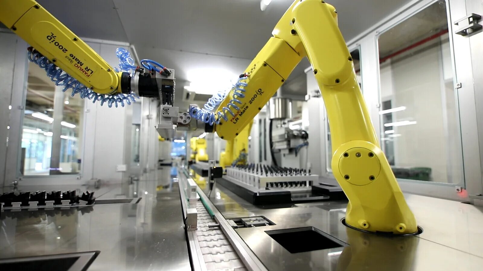 Robot factory. Робот Fanuc. Промышленный робот Fanuc LR Mate 200id. Робот Handle. Robocut роботы.