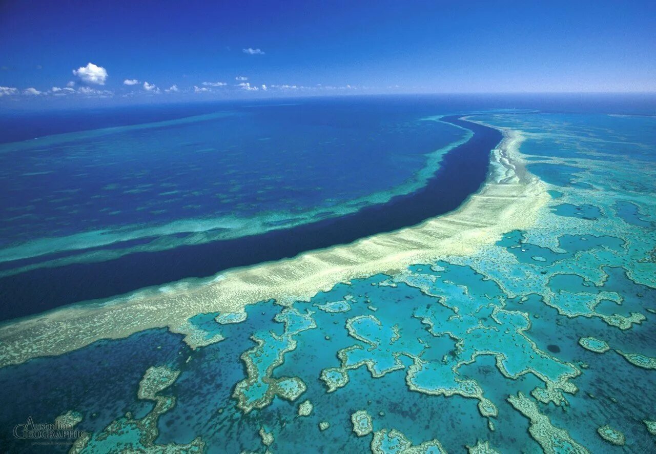 Большие острова атлантического океана. Великий Барьерный риф Австралия. Коралловый Барьерный риф в Австралии. Большой Барьерный риф (the great Barrier Reef). Большой Барьерный риф (ББР), Австралия.