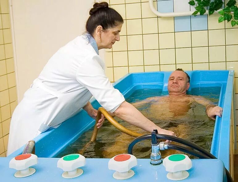 Водолечение в физиотерапии. Санаторий горячий ключ водолечебница. Водолечебница Мацеста ванны.