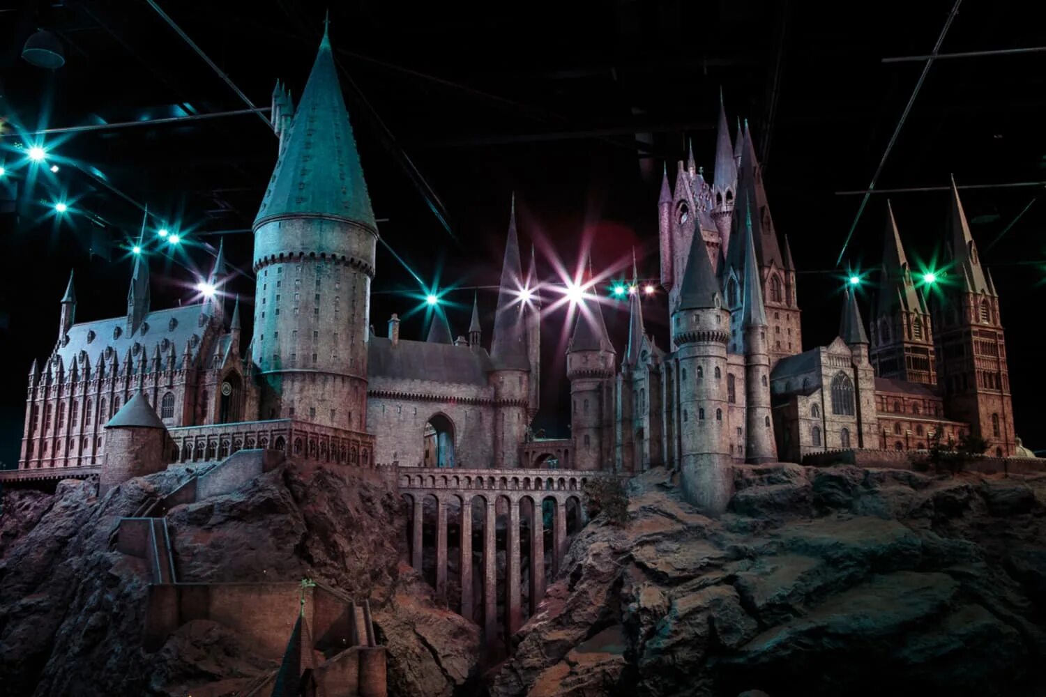 Хогвартс замок в реальности шотландия. Шотландия замок хогвартс. Школа хогвартс в реальной жизни. Хогвартс гарри. Замок хогвартс в реальности.