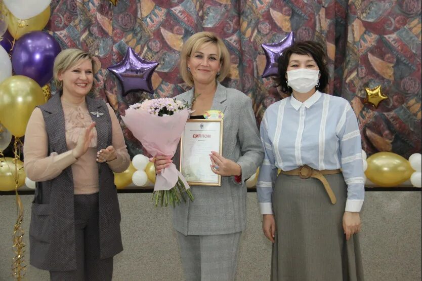 Конкурс заведующим детских садов. Школа номер 22 набережные челны учителя. Лучший преподаватель года. Детский сад ивушка брянск. Детский сад 49 великий новгород.