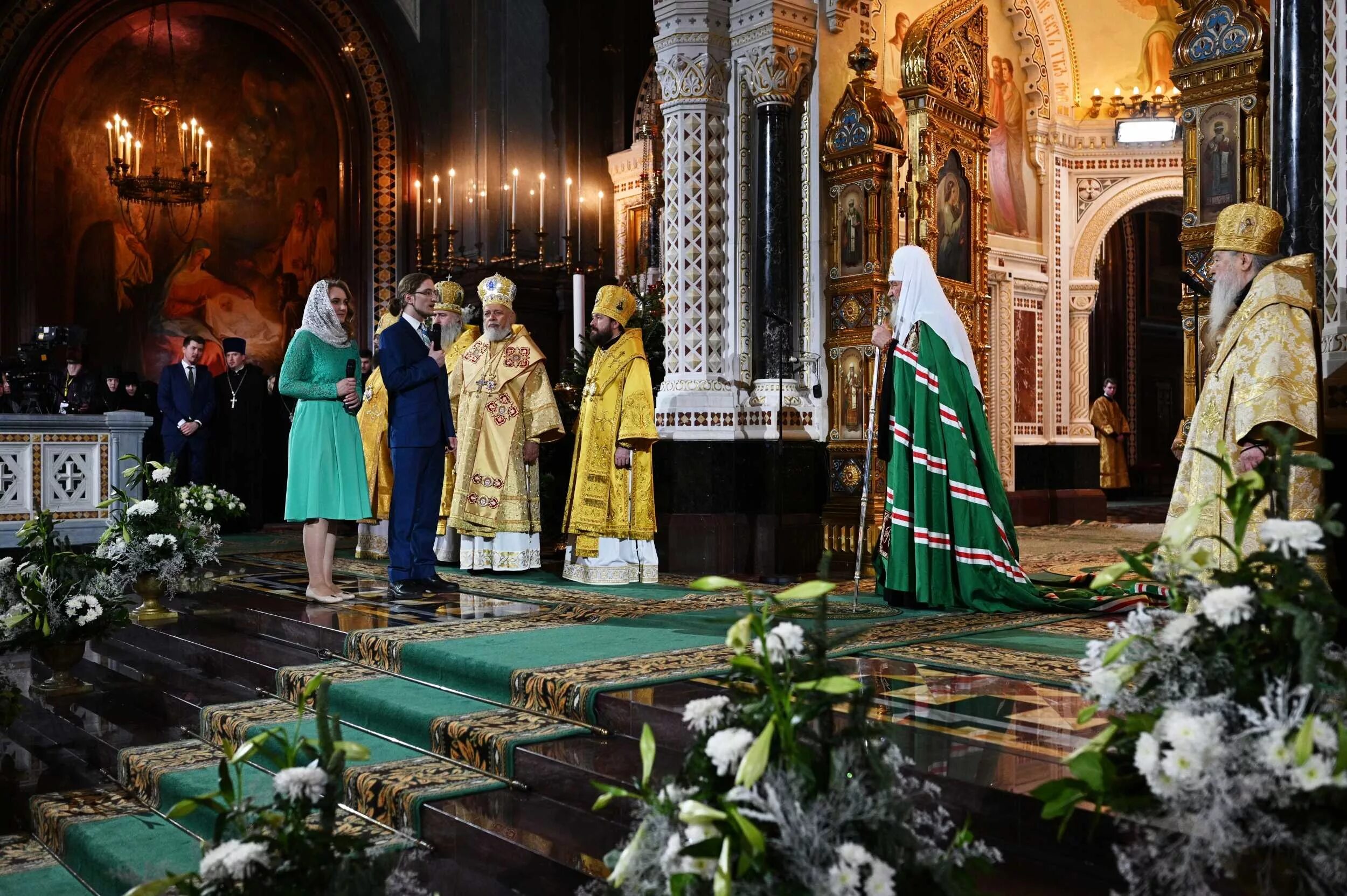 Православное богослужение вечерня. Рождественская служба в храме Христа Спасителя 2020.