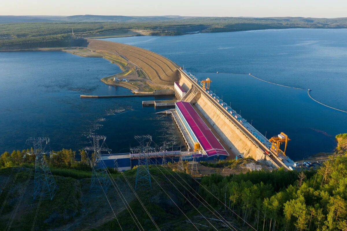 Богучанская ГЭС Кодинск. Водохранилище Богучанской ГЭС. Плотина Богучанской ГЭС. Иркутская ГЭС на ангаре.