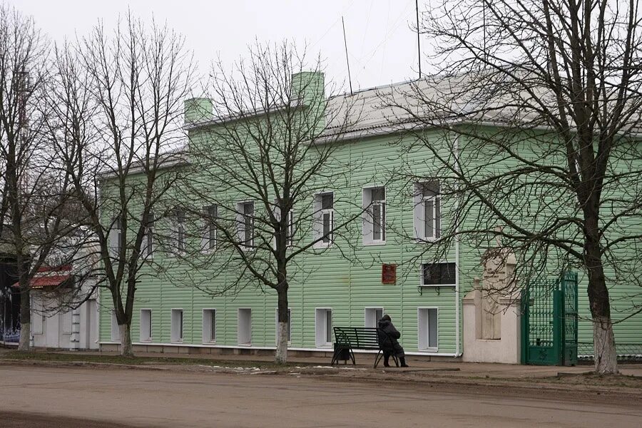 Новозыбков центральная библиотека. Детская библиотека новозыбков. Новозыбков центр. Новозыбков центральная библиотека. Центральная аптека новозыбков.