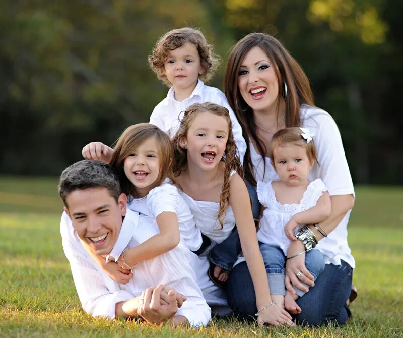 Семья. Модель семьи. Фотомодели семья. Большая семья. Ковид семей