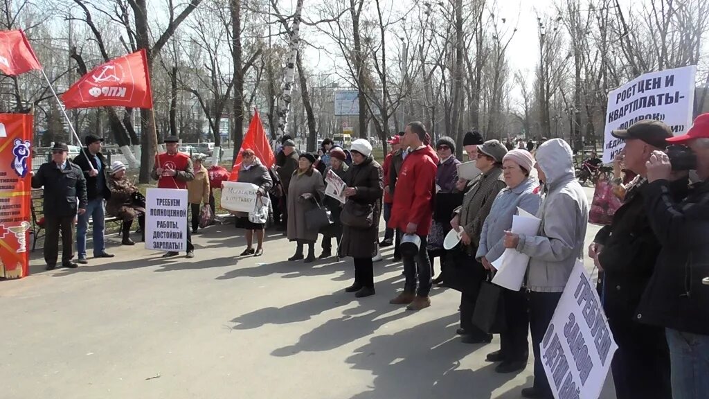 Акция пустых кастрюль. Марш пустых кастрюль. Марш пустых кастрюль фото. Марш пустых кастрюль в Нью-Йорке. В Молдове коммунисты и Шор провели марш пустых кастрюль.