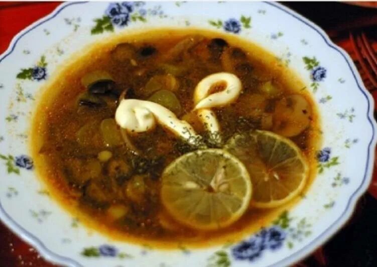 Постный суп солянка. Солянка грибная постная. блюдо солянка кукпад. солянка с моллюсками. постная соляжечка.