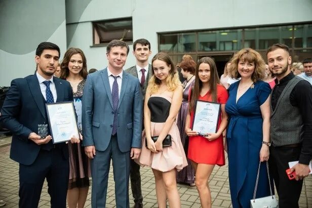 БГУ Минск юридический Факультет. Юрфак БГУ Брянск преподаватели. БГУ Петровского юридический Факультет. Выпускники юрфака БГУ 1998.