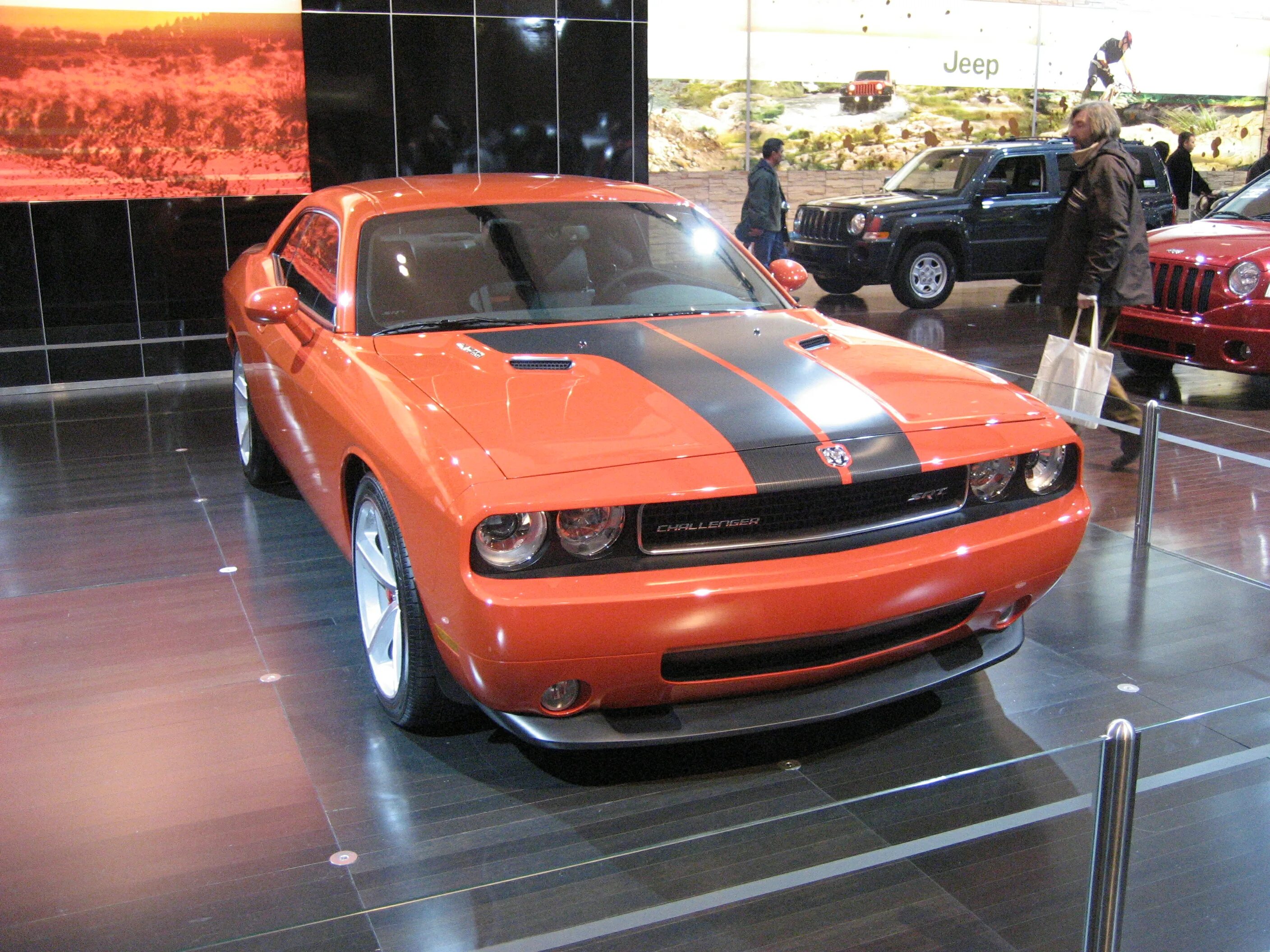 Тест драйв додж. Dodge Challenger r/t 2008. Dodge Challenger 2008. Dodge Challenger 1995. Dodge Challenger 1998.