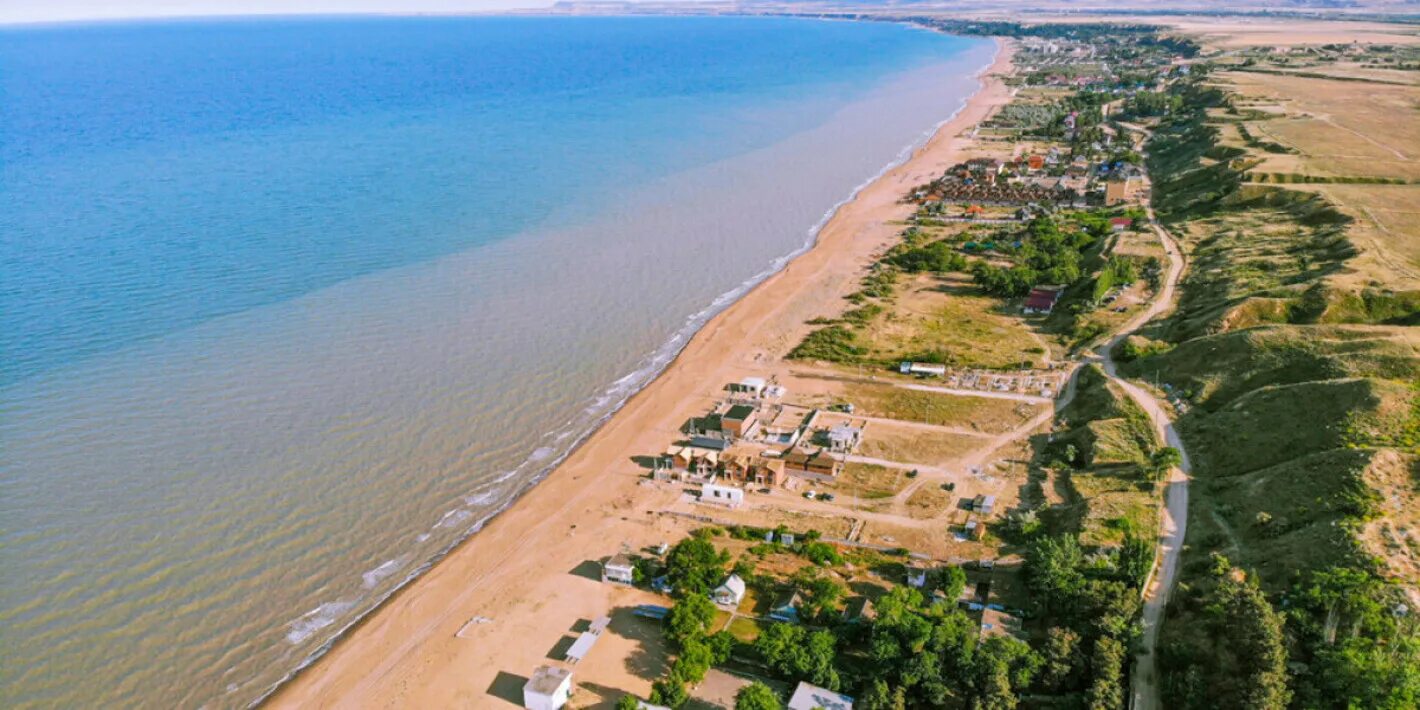 Тур в дагестан на каспийском море. Каспийское море Каспийск санаторий Дагестан. Пляж санатория Дагестан в Каспийске. Каякент Каспийское море. Санаторий Каспий Дагестан пляж.