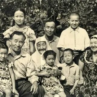 Ол шаршаған кезде ұйықтап жатқанда порно