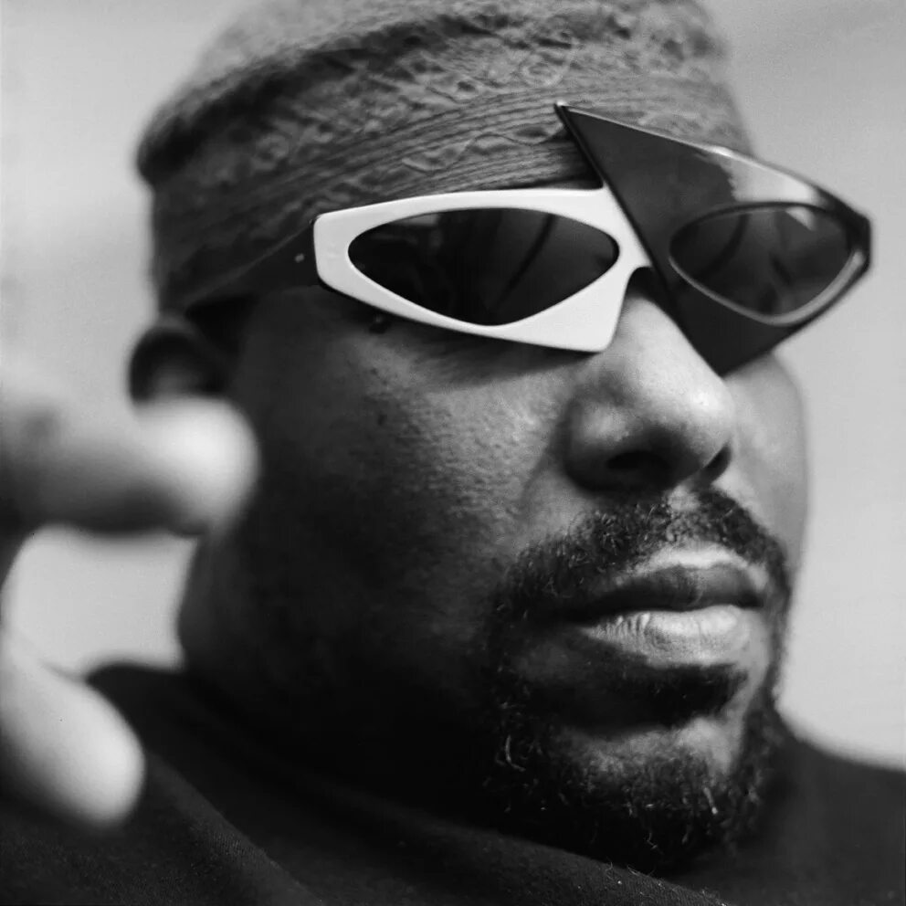 Afrika bambaataa. Африка Бамбаатаа. БУМБА Африка. DJ Afrika Bambaataa. Африка Бамбата 2020.