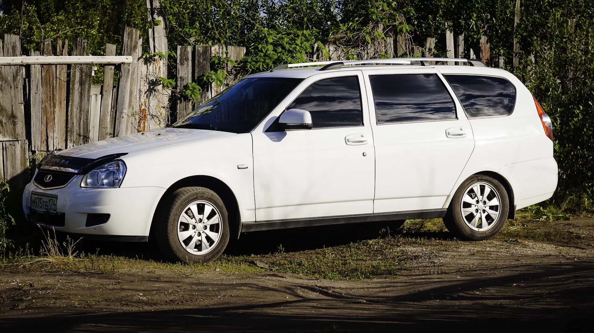 Белый универсал фото Lada Приора универсал 1.6 бензиновый 2011 Белый сарайчеГ на DRIVE2