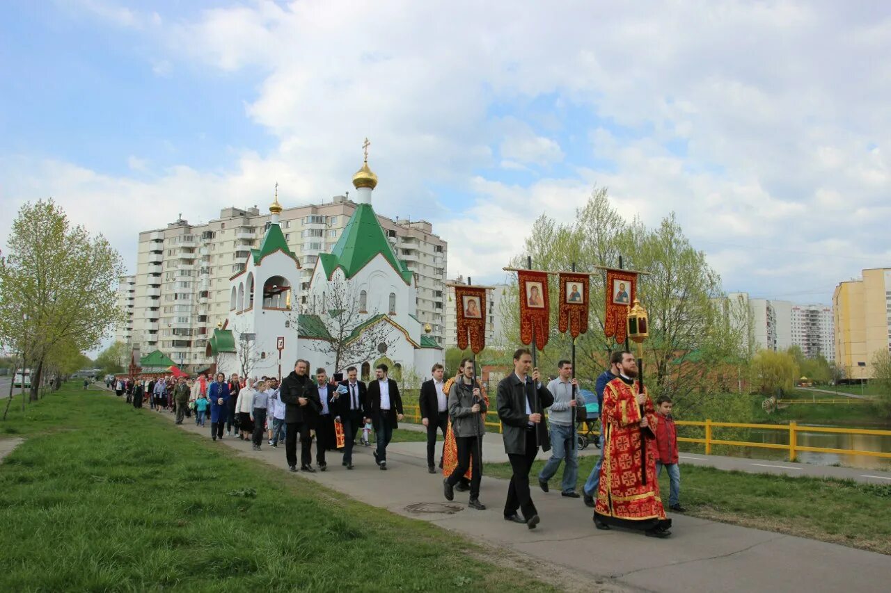 храм всех святых в земле российской просиявших в новокосино. храм всех святых земли российской просиявших новосибирск. храм всем святым просиявших в новокосино. храм всем святым просиявших в новокосино. отец валерий в храме всех святых в новокосино.