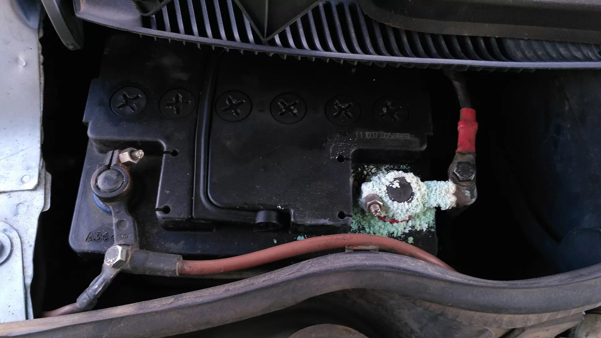 Клеммы опель. Corsa c аккумулятор 1.2. corsa 2003 аккумулятор. акб на опель корса 1.2. opel corsa d аккумулятор.