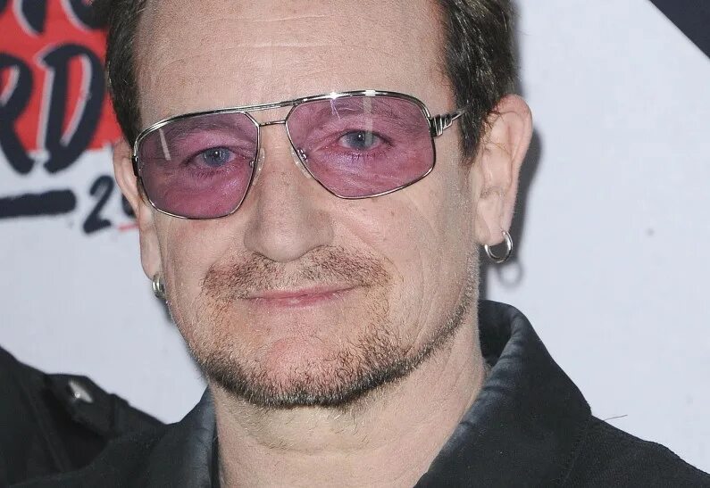 Солист ю2 боно. Боно u2. Солист u2 боно. Боно из группы u2. Боно из u2.