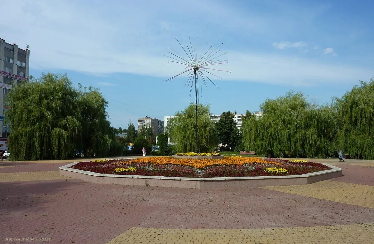 Увм орел работа. Сухой фонтан орел. клумбы в орле. фонтан увм орел. орел город будущего.