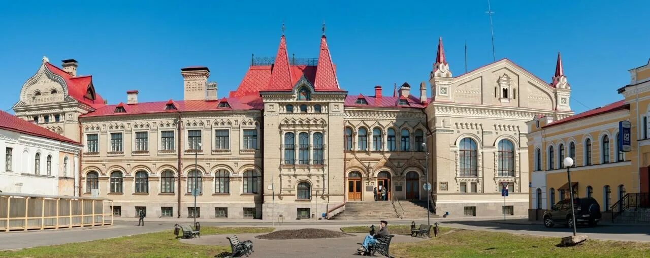 Старый рыбинск красная площадь. Рыбинск памятник ленину на красной площади. Город рыбинск красная площадь. Кран красная площадь 5 рыбинск. Кран красная площадь 5 рыбинск.