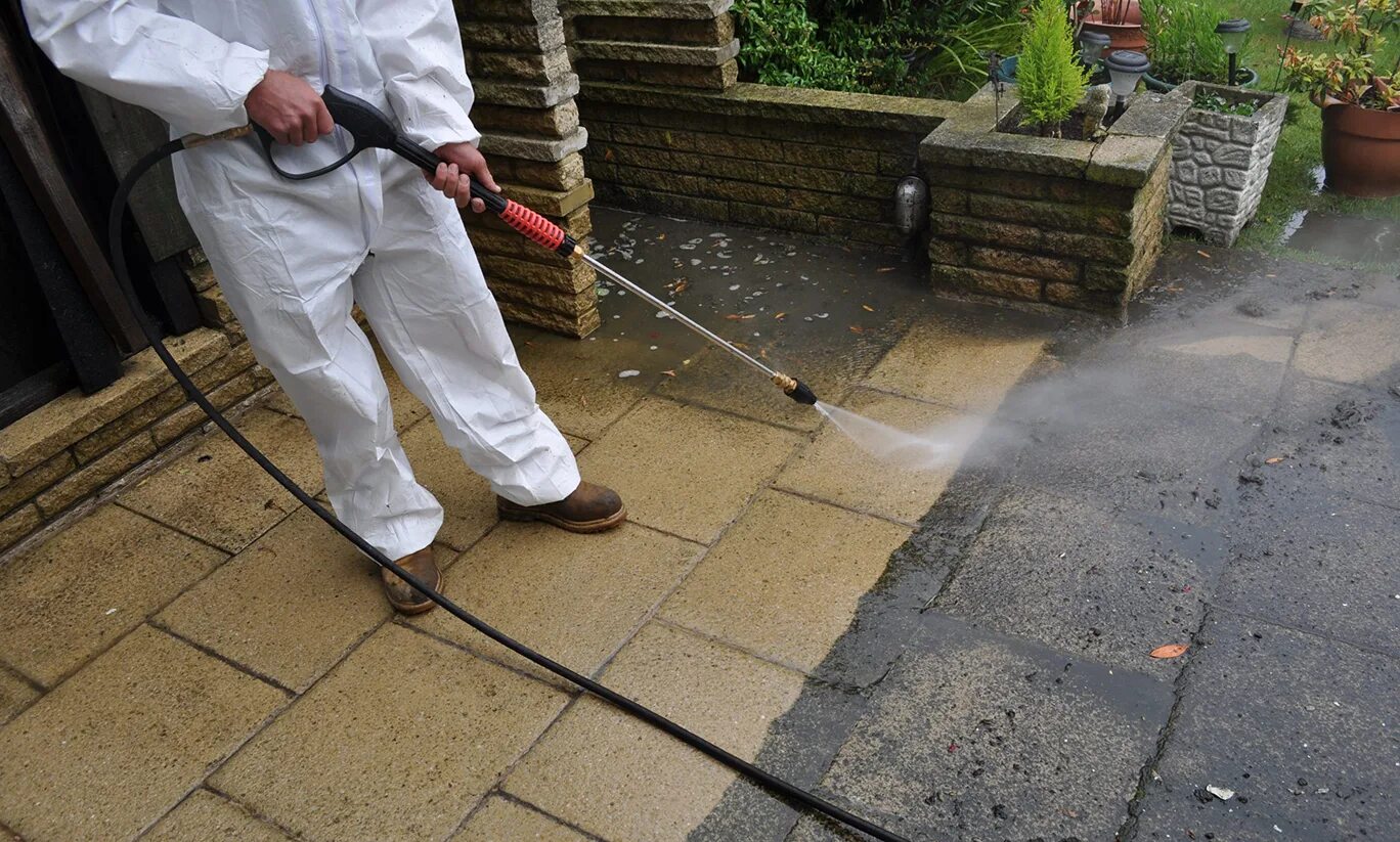 Высолы на тротуарной плитке. Очиститель тротуарной плитки. Чистка тротуарной плитки. Аппарат для мытья брусчатки. Как очистить брусчатку.