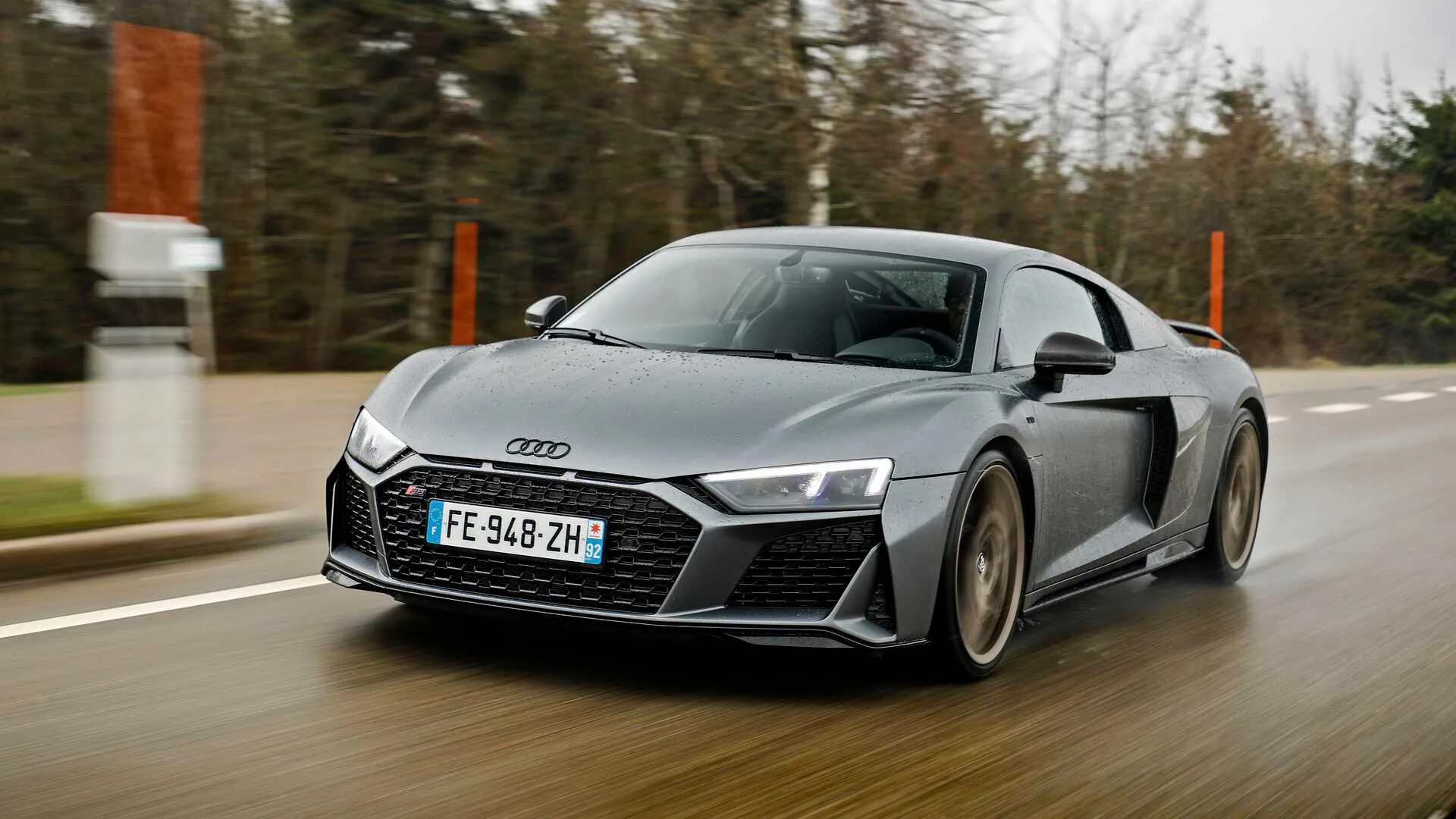 Audi r10. Audi r8 v10 plus серая. Ауди р 10. Ауди р10 концепт. Ауди р 10.