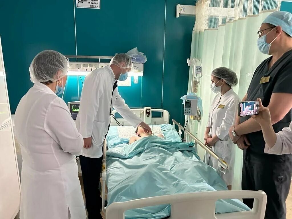 вертолет санавиации. министр здравоохранения республики башкортостан попал в дтп. дтп в мелеузовском районе в августе 2022. дтп 25 июля в башкирии ford transit. министр здравоохранения республики башкортостан попал в дтп.