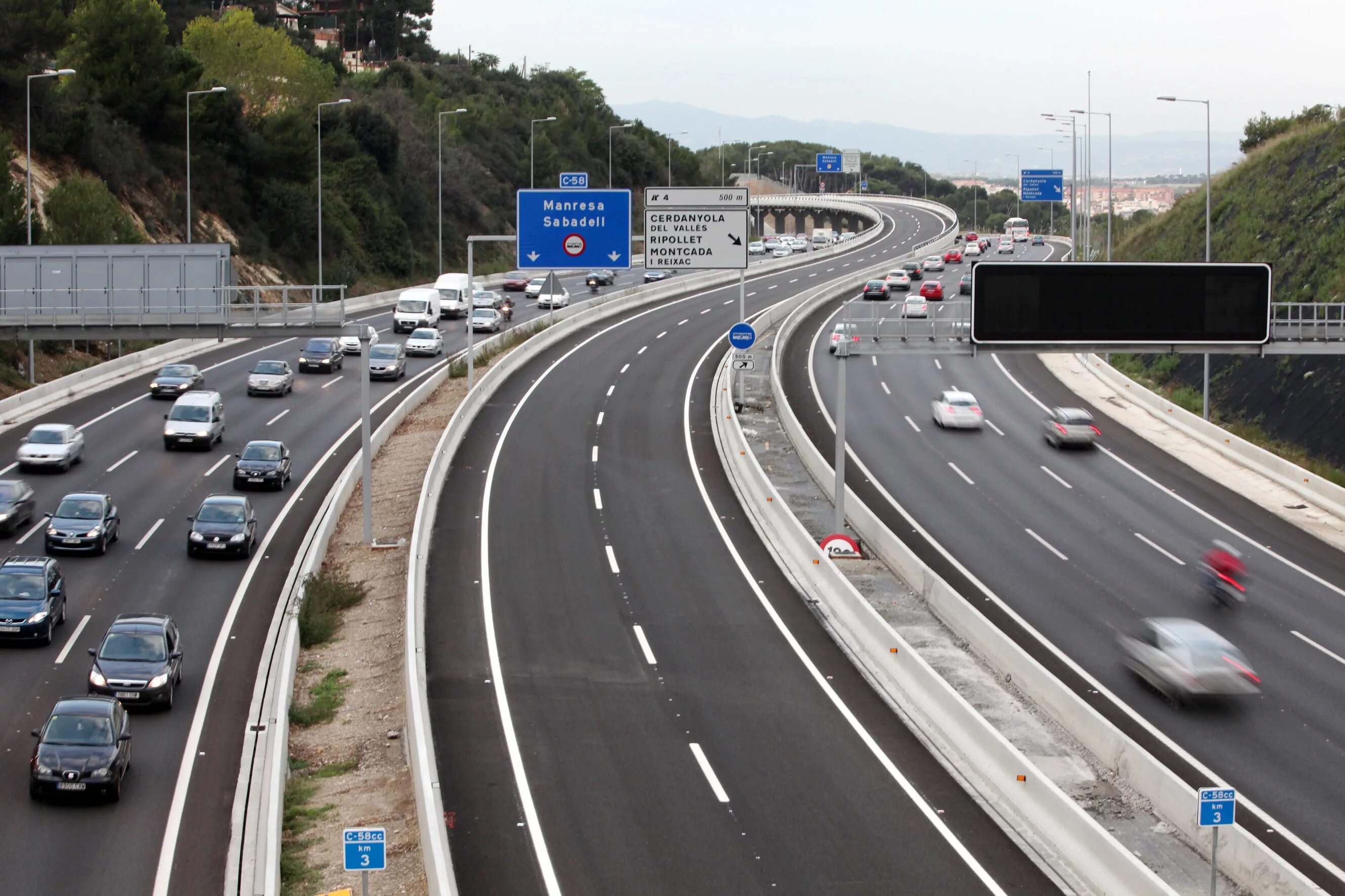 Дорога шоссейного типа как называется. Испания Автобан. Автострады Испании. Испания автомагистрали. Дороги в Испании.
