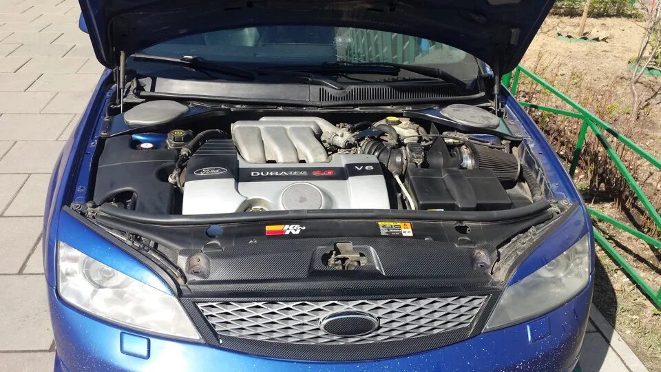Мондео какой мотор. Ford mondeo st220 подкапотное. подкапотка форд мондео 3. форд мондео ст 220 мотор. форд мондео st220 под капотом.