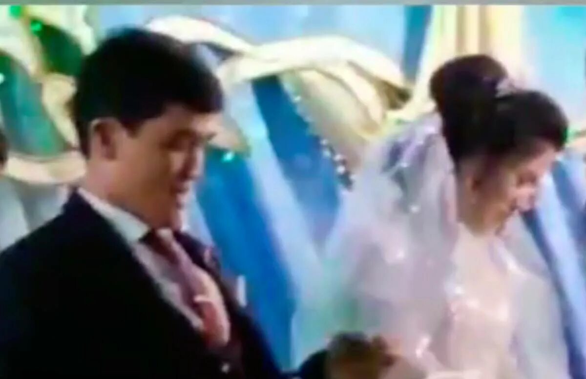 Невеста Узбекистан. В Узбекистане ударил невесту. Жених узбек. Свадьба невесты в Узбекистане с женихом. Невеста узбекистан жених