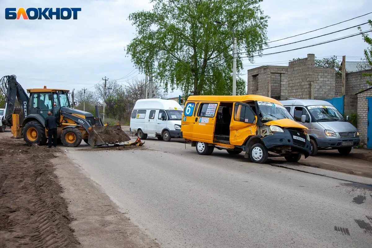 Столкновение автомобилей фото. Маршрутка уехала не подкините маша полное видео