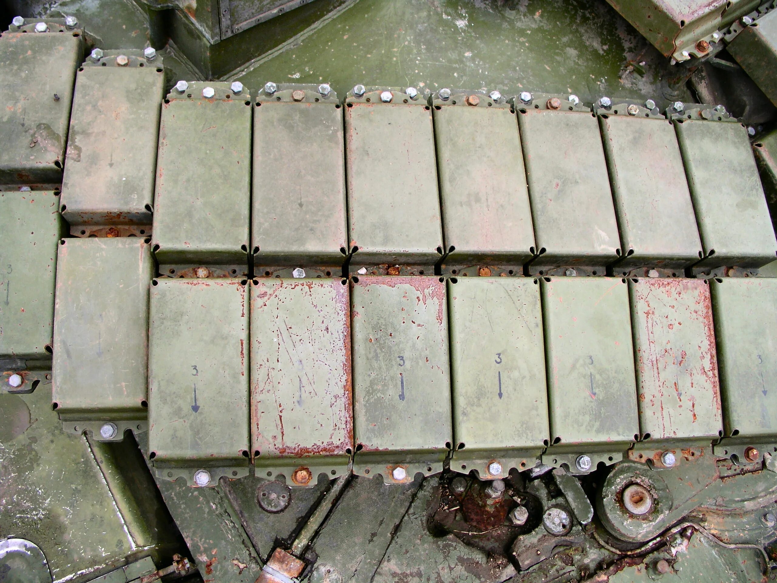 бортовая броня т 72. динамическая защита т-72б3. средства динамической защиты. средства динамической защиты. т-64бв краб.